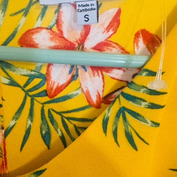 Floral Yellow Tie-Back Top - Picture 2 of 5